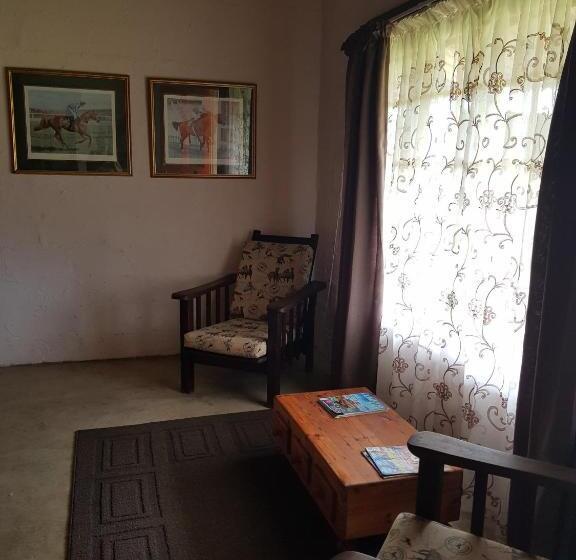 فندق The Little Club Getaway At The Hay Barn