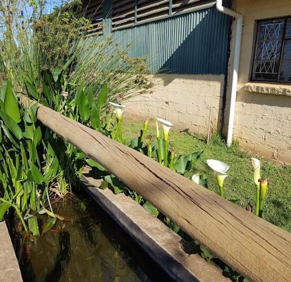 فندق The Little Club Getaway At The Hay Barn