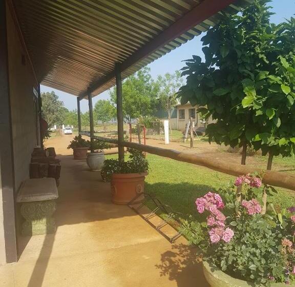 فندق The Little Club Getaway At The Hay Barn