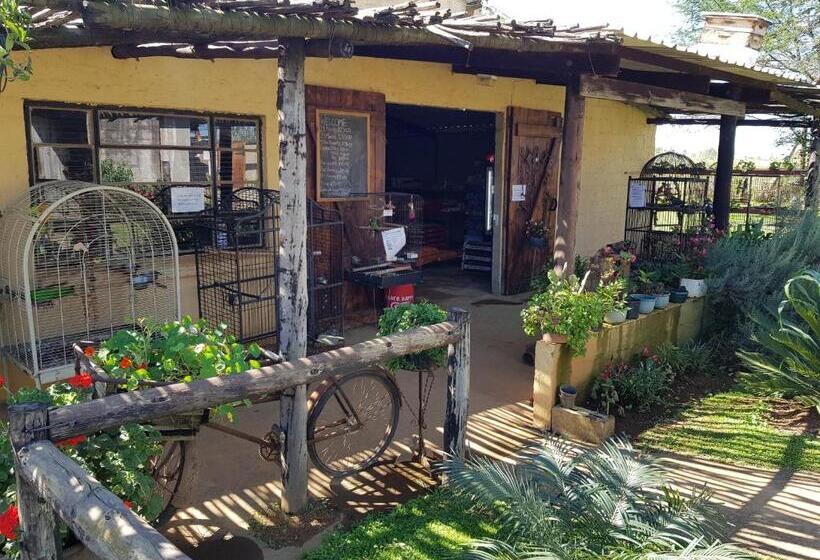 فندق The Little Club Getaway At The Hay Barn