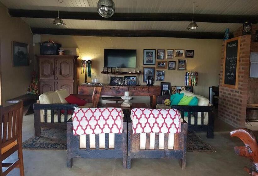 فندق The Little Club Getaway At The Hay Barn