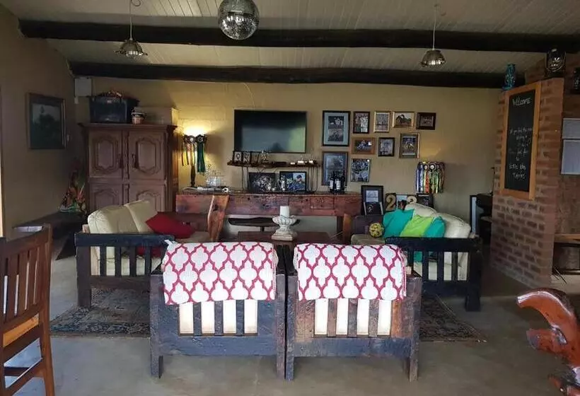 ホテル The Little Club Getaway At The Hay Barn