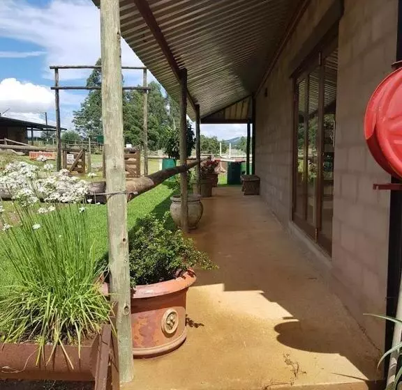 ホテル The Little Club Getaway At The Hay Barn