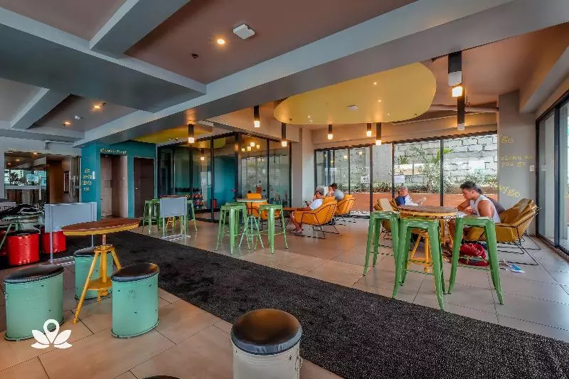 ホテル Zen Rooms Space Taft Manila