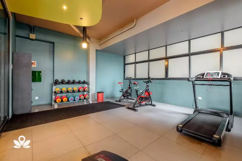 ホテル Zen Rooms Space Taft Manila