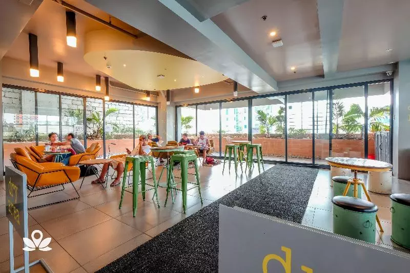ホテル Zen Rooms Space Taft Manila