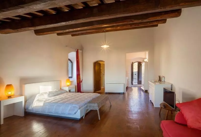 Il Castello Di Campello