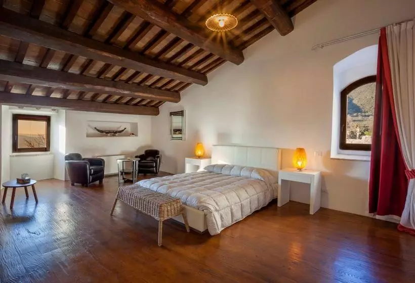 Il Castello Di Campello