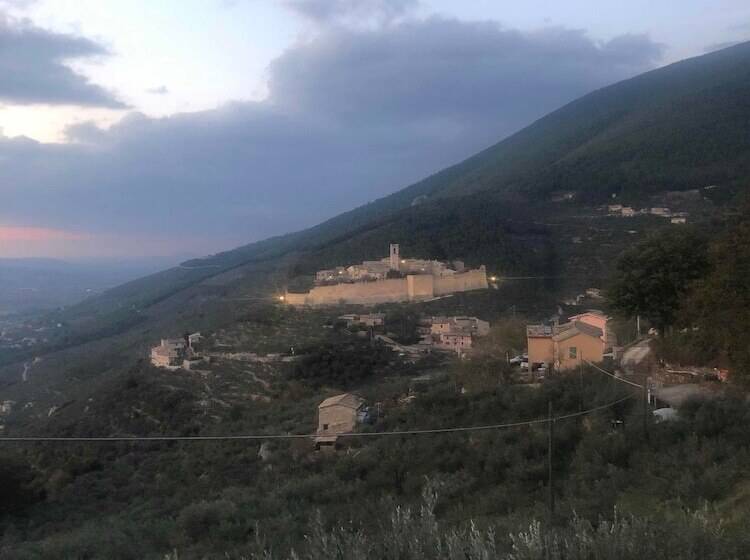 Il Castello Di Campello