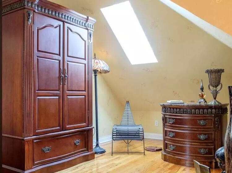 Gaslight Bed & Breakfast