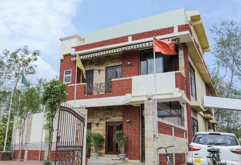 هتل Oyo 15245 Eden