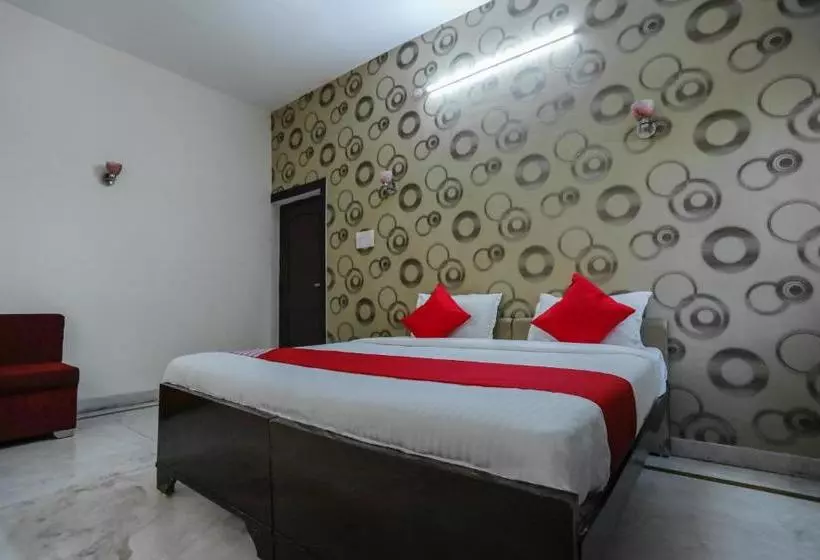 Hotelli Oyo 15245 Eden