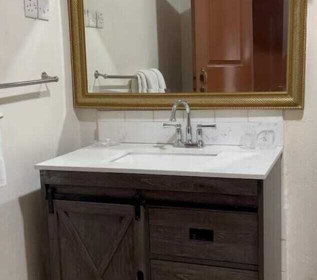 تختخواب و صبحانه The Stafford Lodge