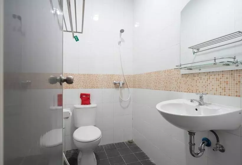 ペンション Reddoorz Plus @ Danau Sunter Utara