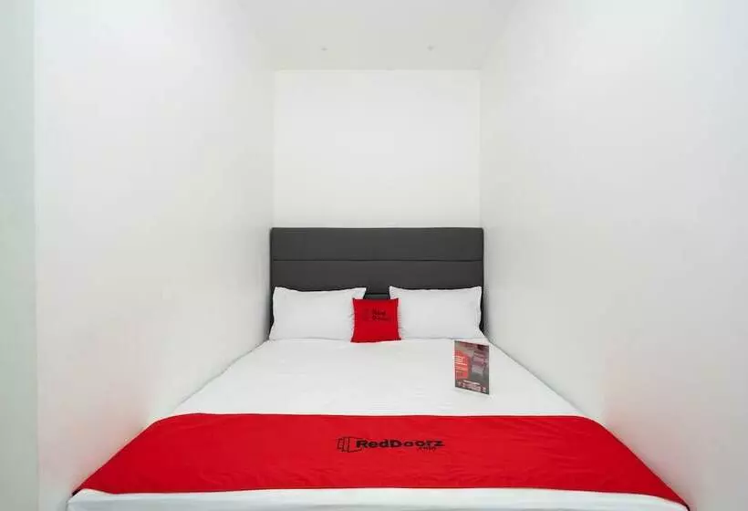 ペンション Reddoorz Plus @ Danau Sunter Utara