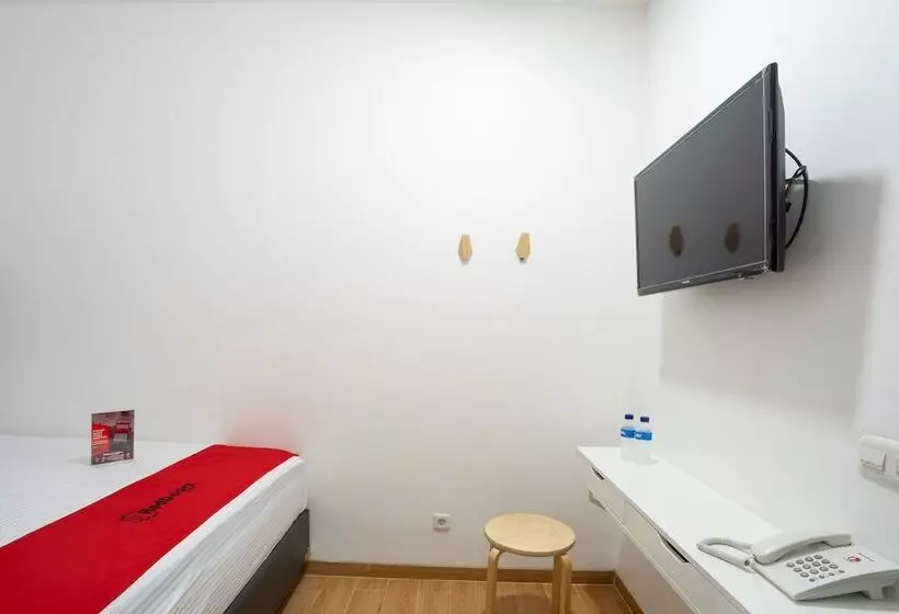 ペンション Reddoorz Plus @ Danau Sunter Utara