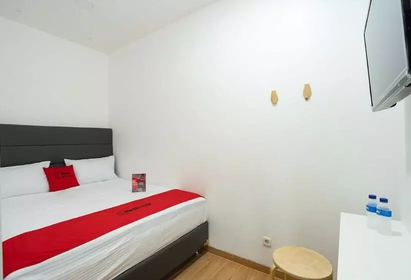 ペンション Reddoorz Plus @ Danau Sunter Utara