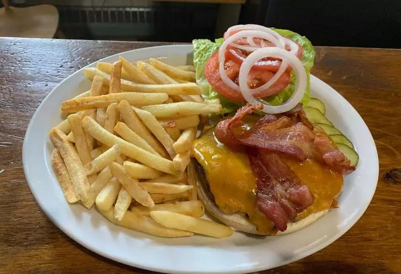 Gibbons Hotel & Tavern