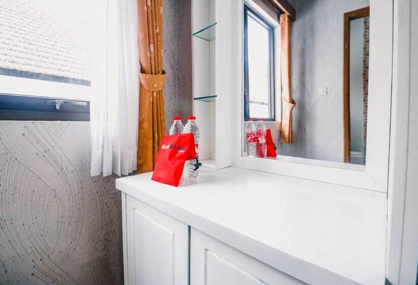 فندق Reddoorz Near Taman Rekreasi Selecta