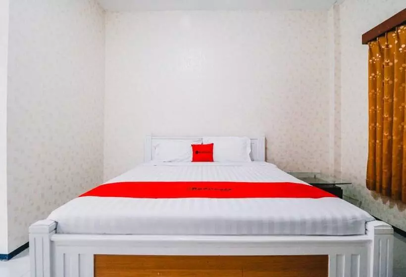 Hotelli Reddoorz Near Taman Rekreasi Selecta