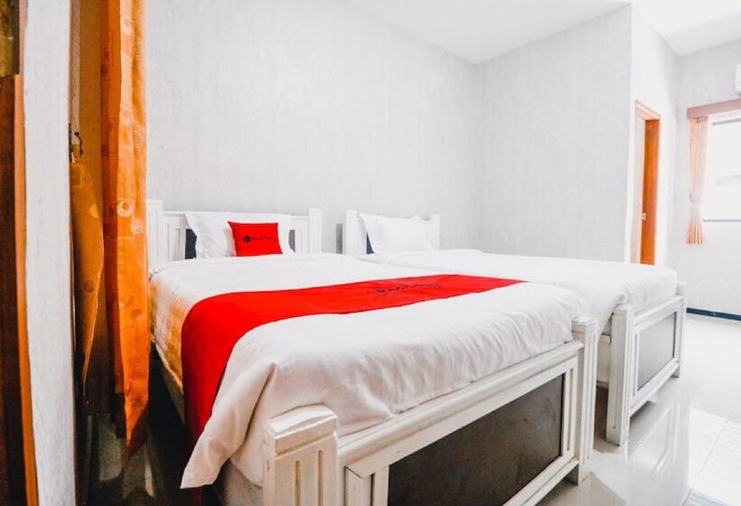 فندق Reddoorz Near Taman Rekreasi Selecta