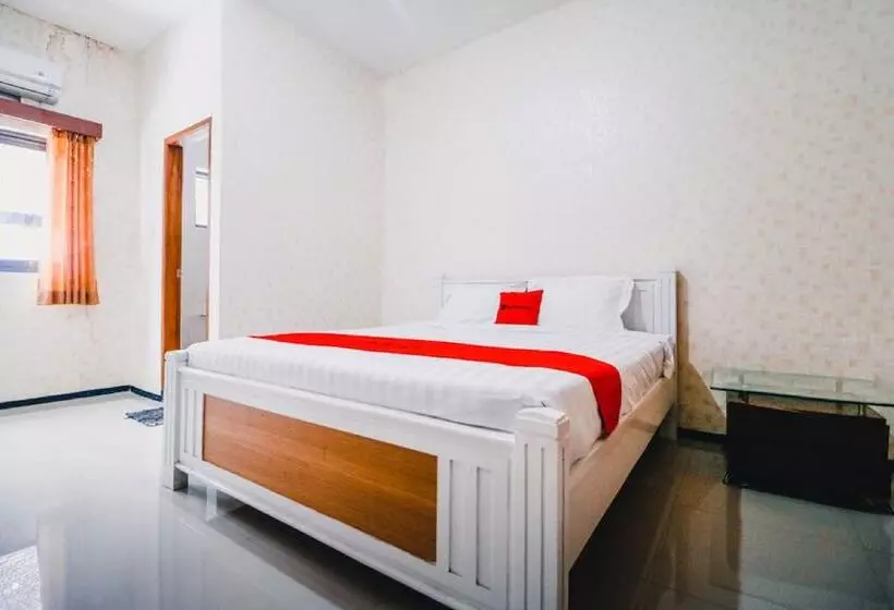 Hotelli Reddoorz Near Taman Rekreasi Selecta