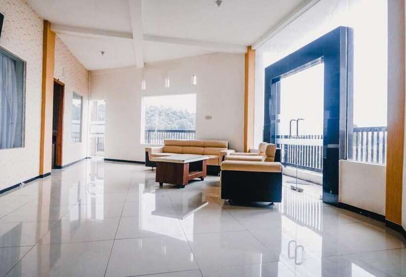 فندق Reddoorz Near Taman Rekreasi Selecta