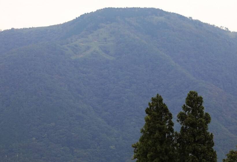 Ryokan Yakiniku To Kaisen No Yado Raku