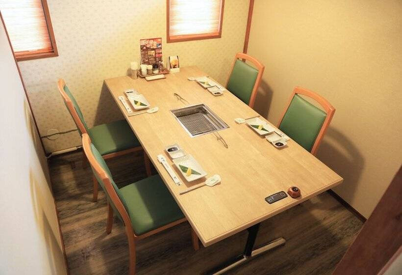 Ryokan Yakiniku To Kaisen No Yado Raku