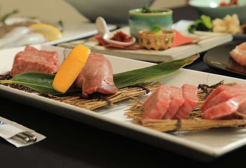 Ryokan Yakiniku To Kaisen No Yado Raku