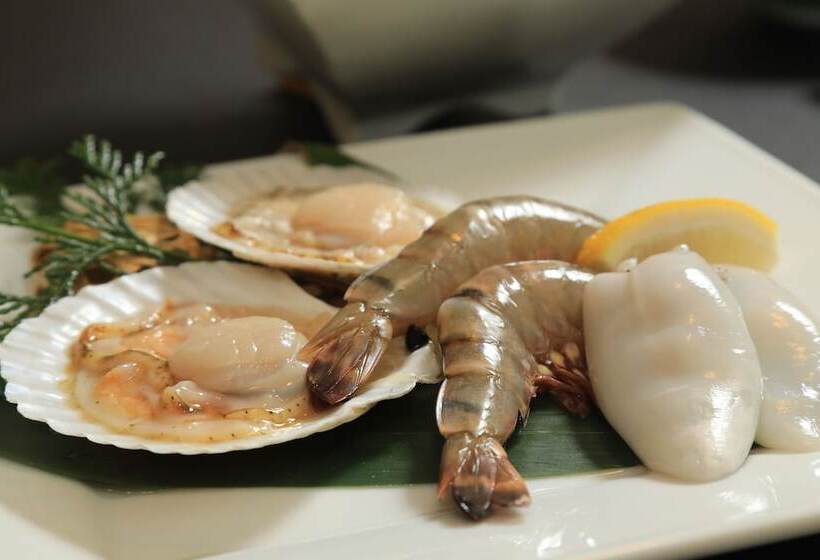 Ryokan Yakiniku To Kaisen No Yado Raku