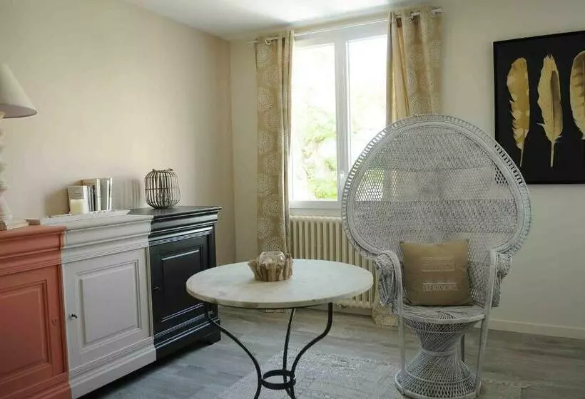 ベッドアンドブレックファースト Les Loges De L'ecurie