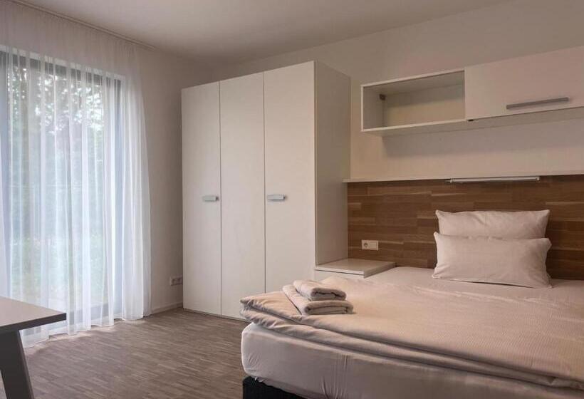 Pensão Newage Boardinghaus P5