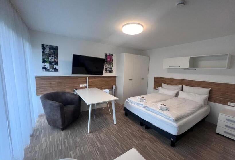 Pensão Newage Boardinghaus P5