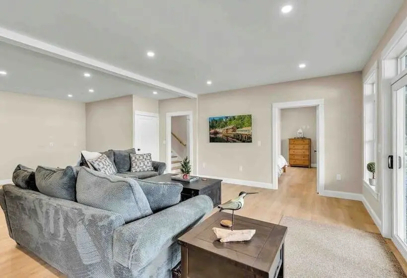Elegant Lakefront Home Near Bar Harbor & Acadia With Modern Kitchen, Lake Views