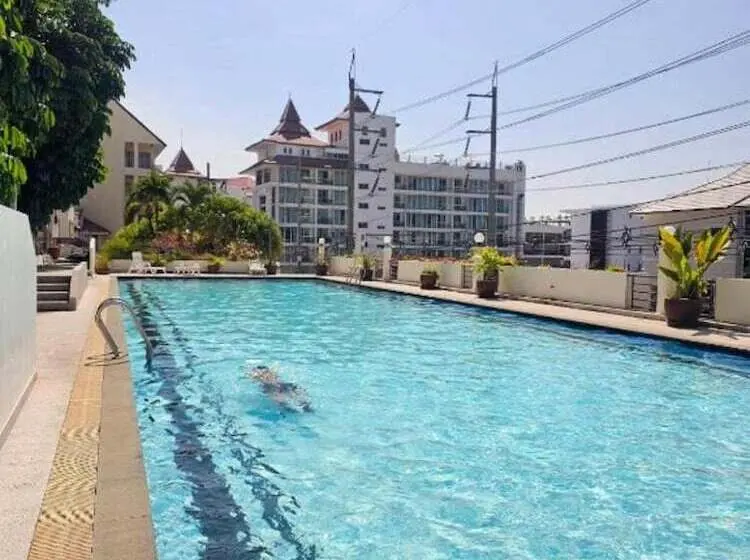 Hotelli M&m Rooftop Pattaya