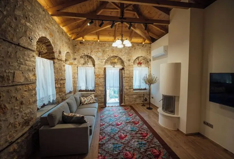 Majatalo Valaes Guest House