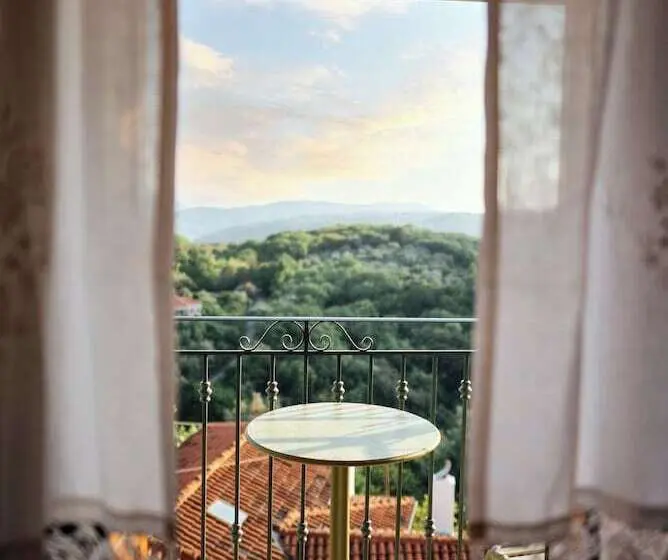 Majatalo Valaes Guest House