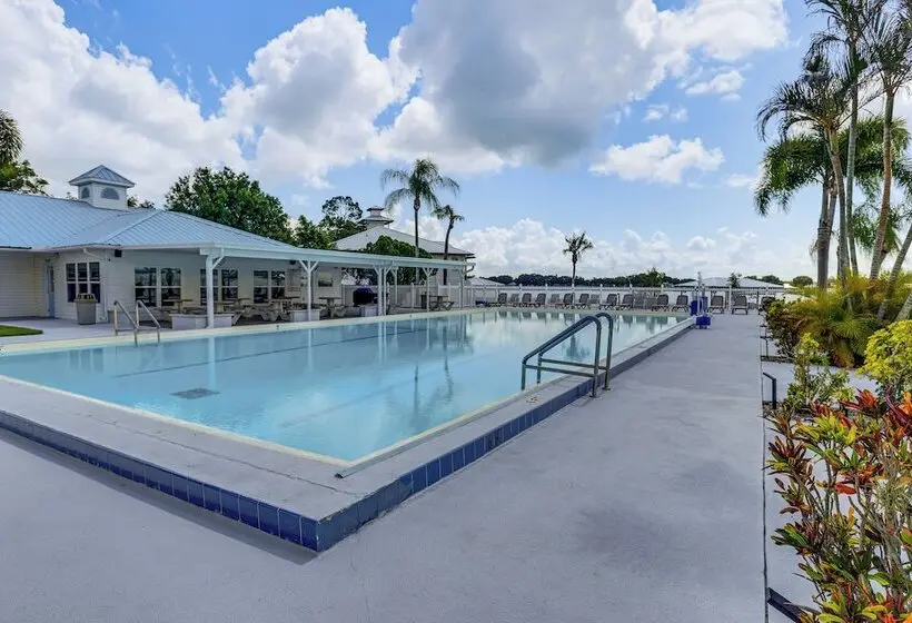 Pool + Dock Access! Boaters Base In Lake Placid
