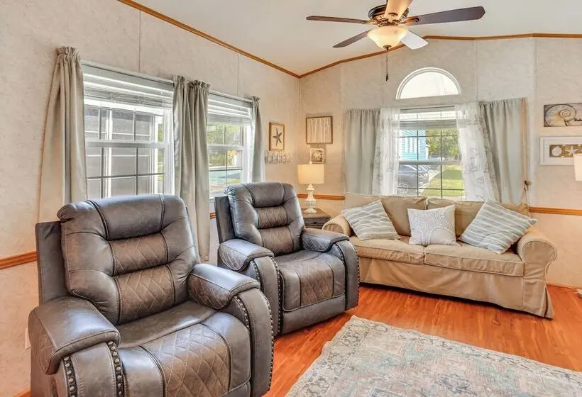 Pool + Dock Access! Boaters Base In Lake Placid