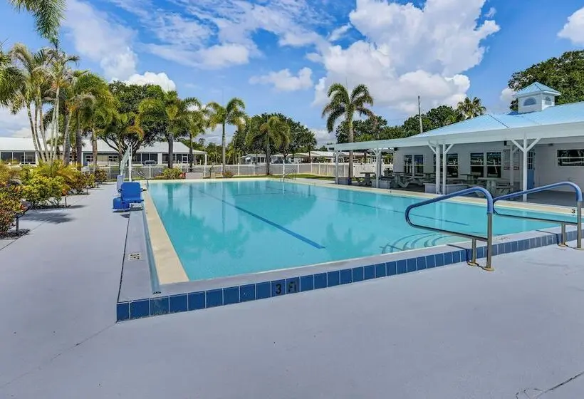 Pool + Dock Access! Boaters Base In Lake Placid