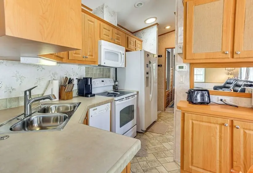 Pool + Dock Access! Boaters Base In Lake Placid