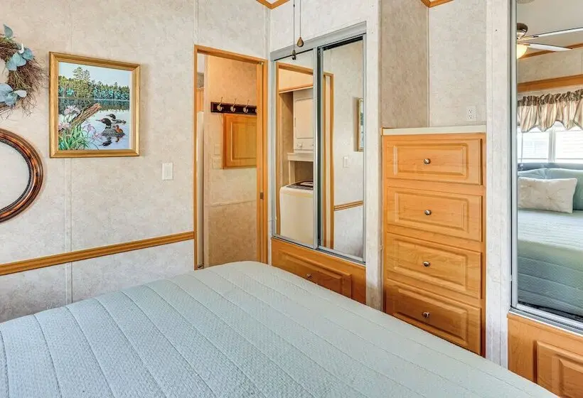 Pool + Dock Access! Boaters Base In Lake Placid