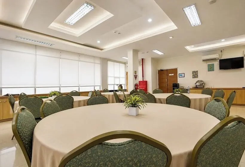 Townhouse Oak Hotel Damar Kurung