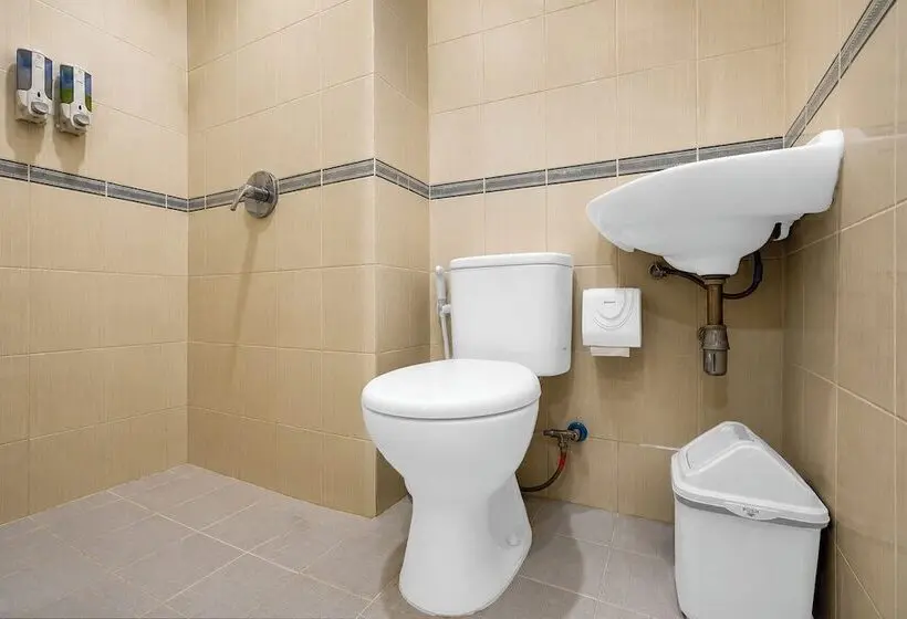 Townhouse Oak Hotel Damar Kurung
