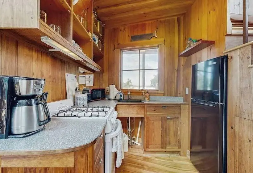 Waterfront Paradise With Dock, Big Yard, Sundeck & Epic Bay Views Dog Friendly