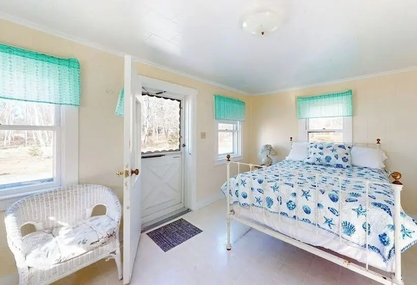 Charming Love Shack With Stunning Seaside Views And All The Comforts Of Home