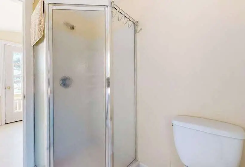 Charming Love Shack With Stunning Seaside Views And All The Comforts Of Home