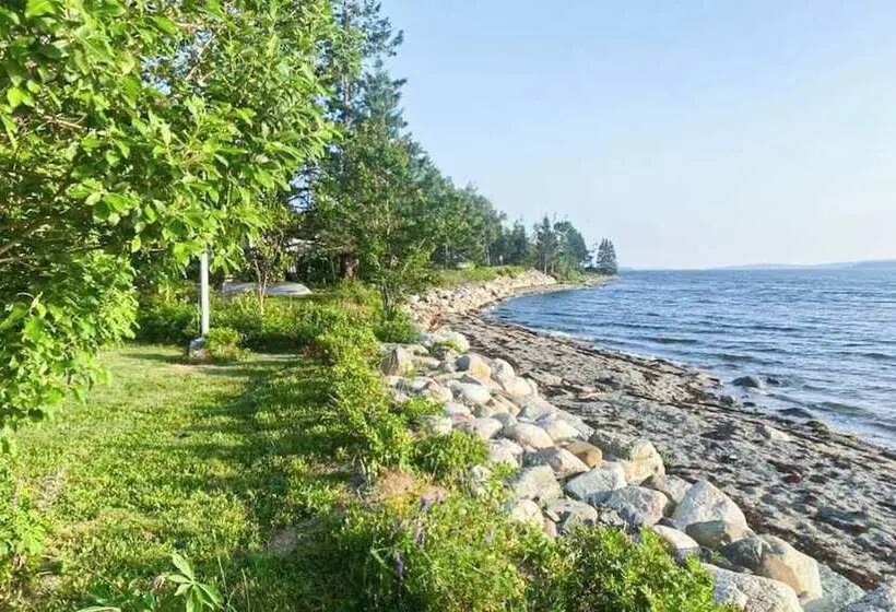 Charming Love Shack With Stunning Seaside Views And All The Comforts Of Home