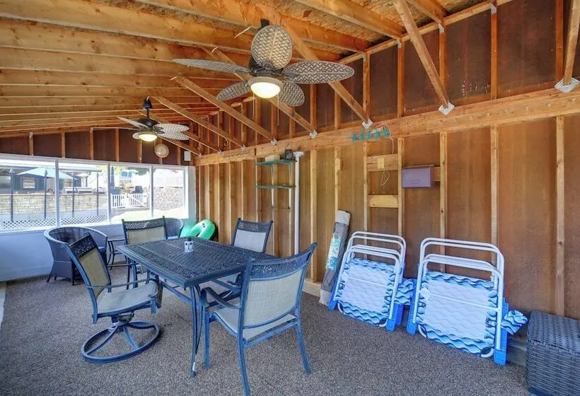 Fire Pit & Floating Dock! Claytor Lake Hideout
